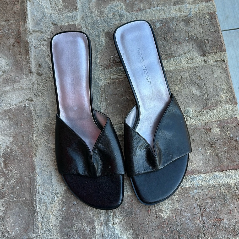 Nine West 5 1/2 Black slip on leather shows with small heels